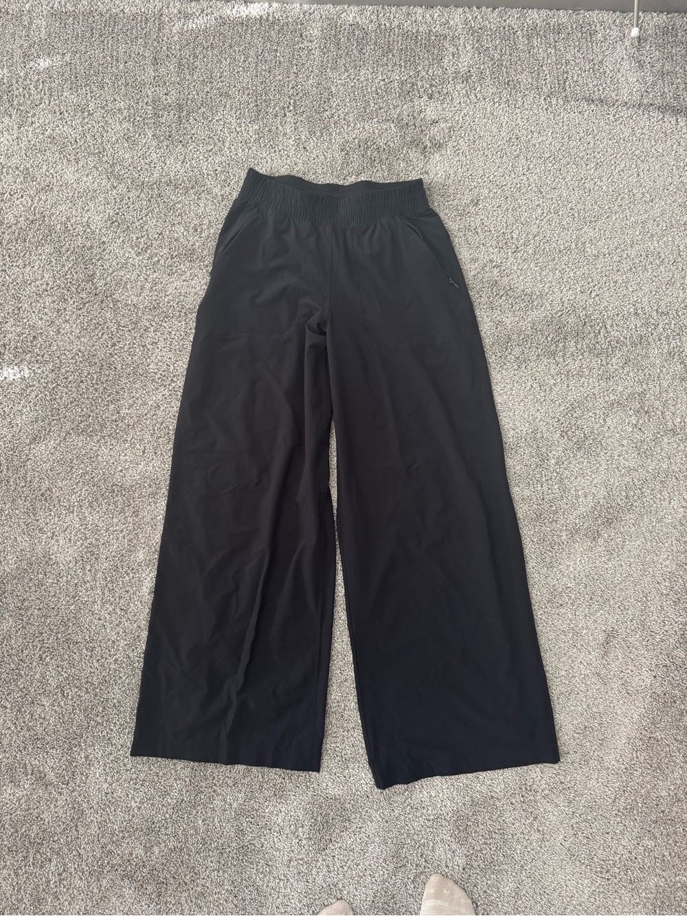 Women’s Lululemon Wide-Leg Active Pants – Black